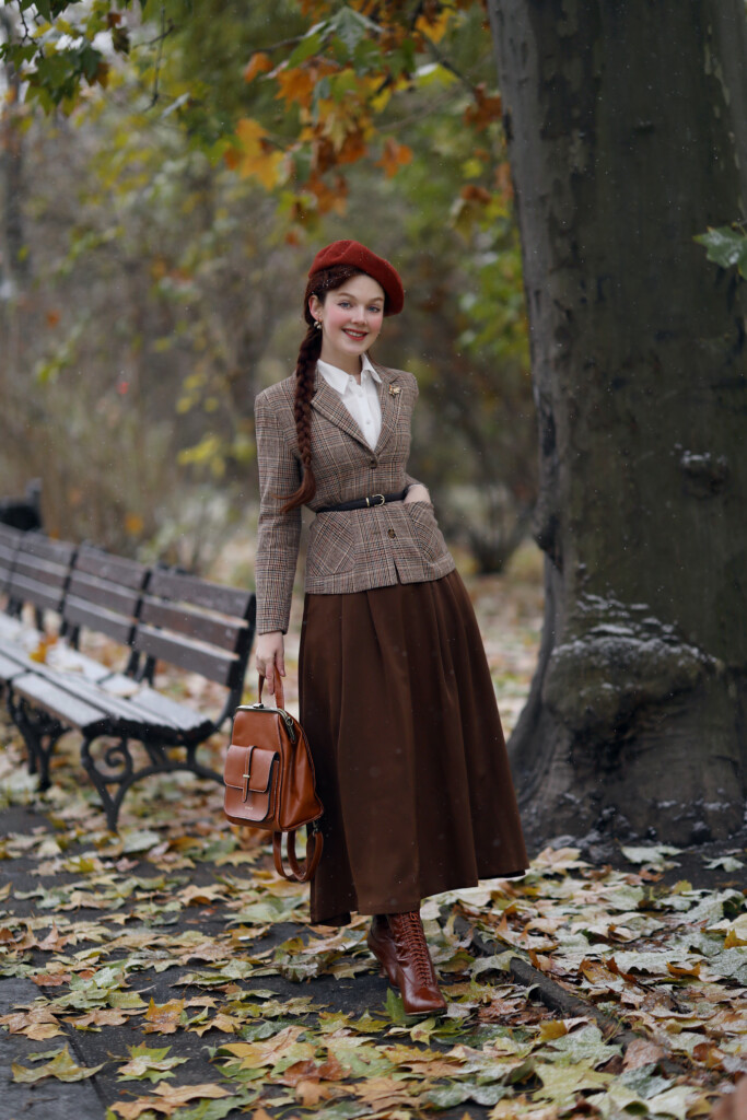 Rebecca Lord wearing Modern Vintage-inspired modest outfit 